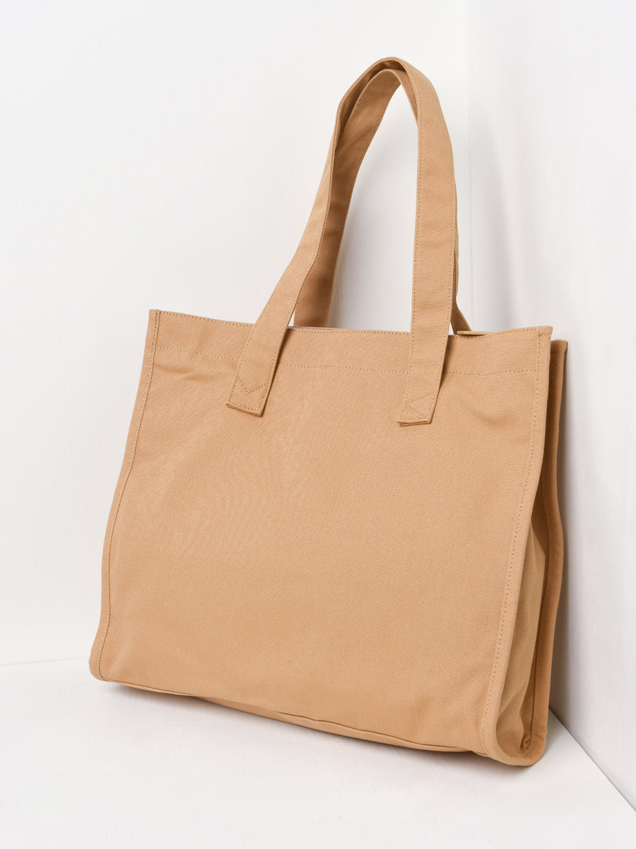 MK STAMP E/W TOTE_CAMEL