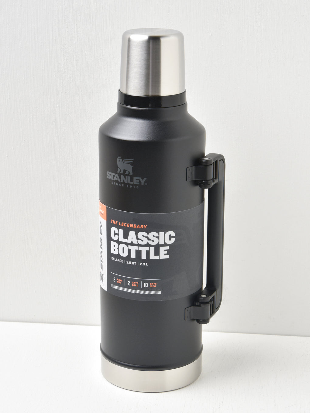 Stanley Classic Legendary Bottle 2.5 qt Black